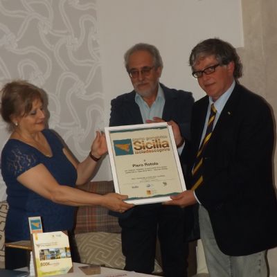 Consegna del premio a Piero Rotolo